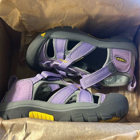 new in box - Keen sandals size 11 - Picture 2 of 2